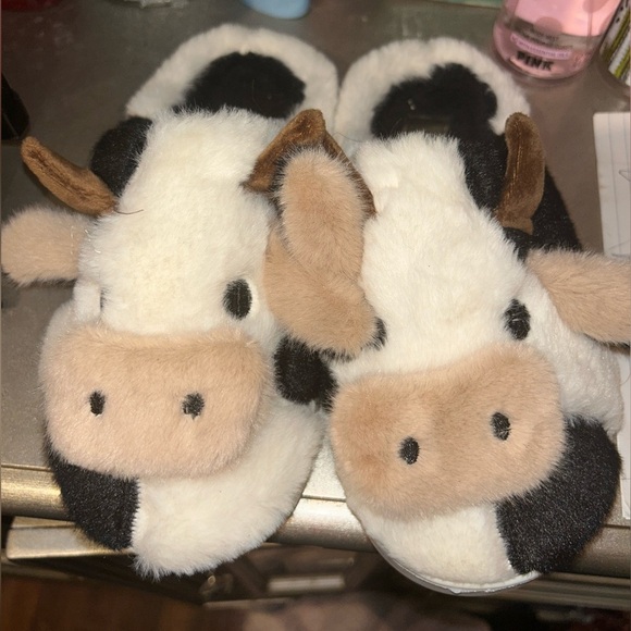 Cow slippers - Picture 1 of 3